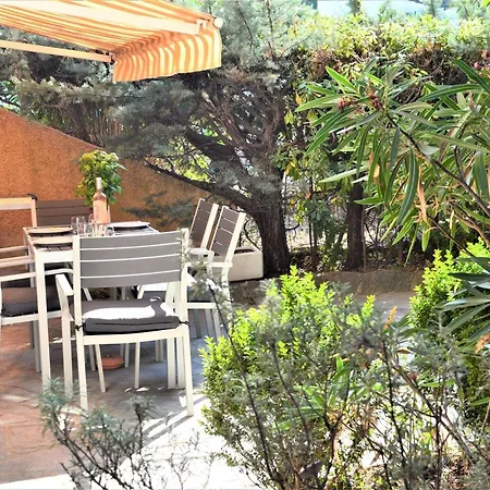 2p Climatise Avec Jardin Et Parking Pres De La - Fr-1-226b-223