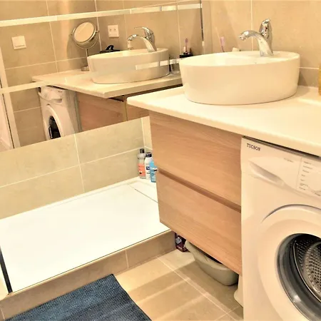 Appartement 2p Climatise Avec Jardin Et Parking Pres De La - Fr-1-226b-223